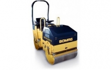 c-est-un-rouleau-compacteur-equipe-de-deux-larges-cylindres-de-largeur-0-80-metre-compacter-et-lisser-un-sol-remblaye-ou-de-l-enrobe-d-une-route-
