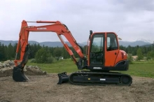 elle-est-utilisee-pour-des-travaux-de-terrassement-d-extraction-d-assainissement-de-realisation-et-nettoyage-de-fosses-et-de-talus-de-fondations-speci