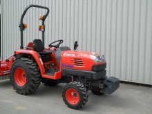 ce-tracteur-est-equipe-d-un-puissant-moteur-kubota-de-31-ch-de-type-e-tcvs-ce-qui-lui-permet-de-rivaliser-avec-des-tracteurs-bien-plus-grands-le-coupl